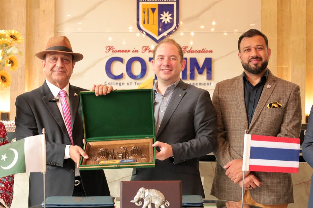 COTHM & Dusit Thani College Bangkok sign exclusive strategic partnership to open international opportunities for COTHM students (3)